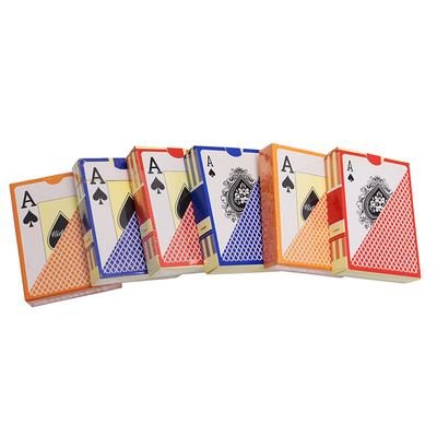 kaufen Kunststoff-Spielkarten mit Ihrem Logo Druck Klassische Gestaltung 63x88mm oder individuell online manufacture