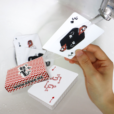Zusammengestellte Farbe 63*88mm Papier-Spielkarten Poker Pvc 100% Plastik Pokerkarten Mit Logo
