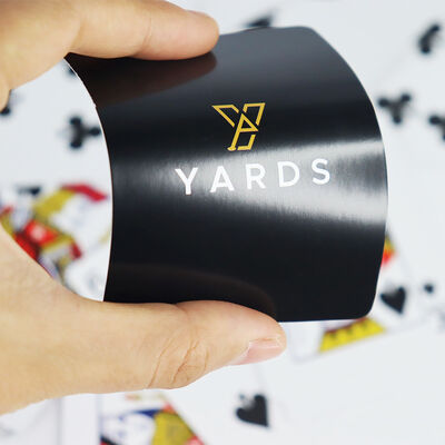Fabrikspezifische Luxus-Poker-Spielkarten aus 100 % PVC mit blauem Kern aus 24 Karat Gold und individuellem Logo für Familien